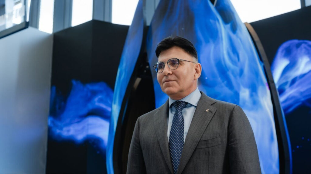 Александр Жаров